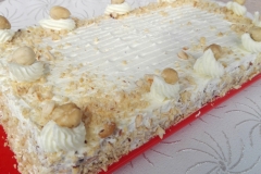 cela-lešnik-torta