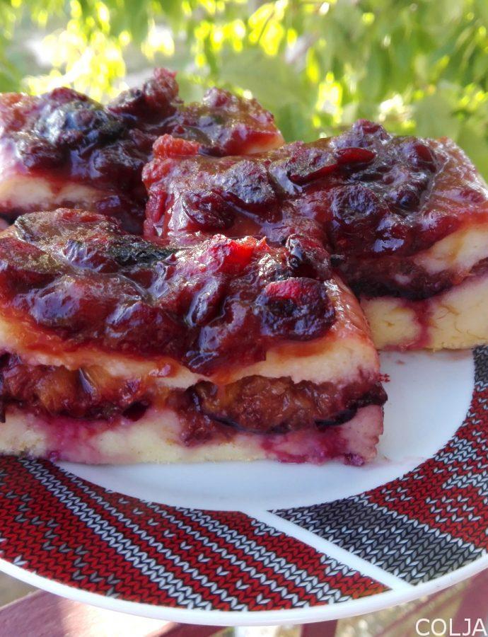 Prevrnuti griz kolač sa šljivama