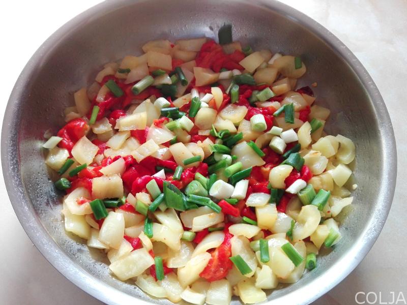 Priprema povrća za menemen