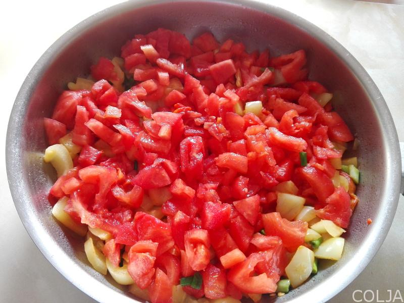 Priprema paradajza za menemen