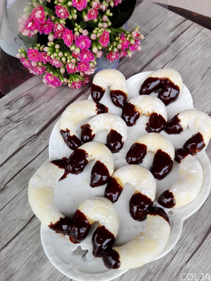 Kiflice sa pireom od jabuka