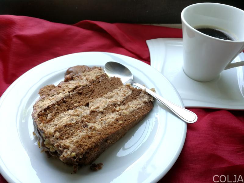 Parče torte sa lešnicima