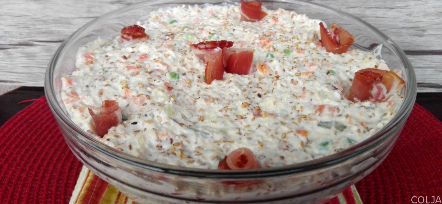 Salata sa piletinom i pečenim susamom – Obrok gotov za 20 minuta