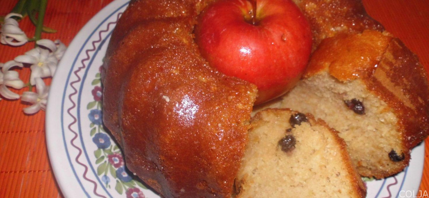 Kuglof sa jabukama i brusnicama