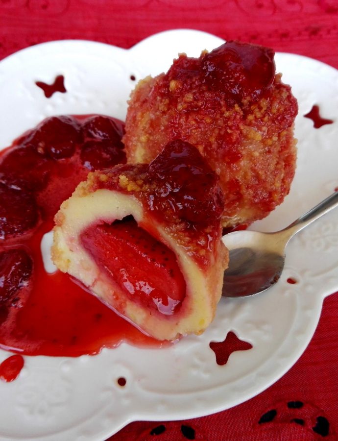 Knedle sa jagodama i prelivom