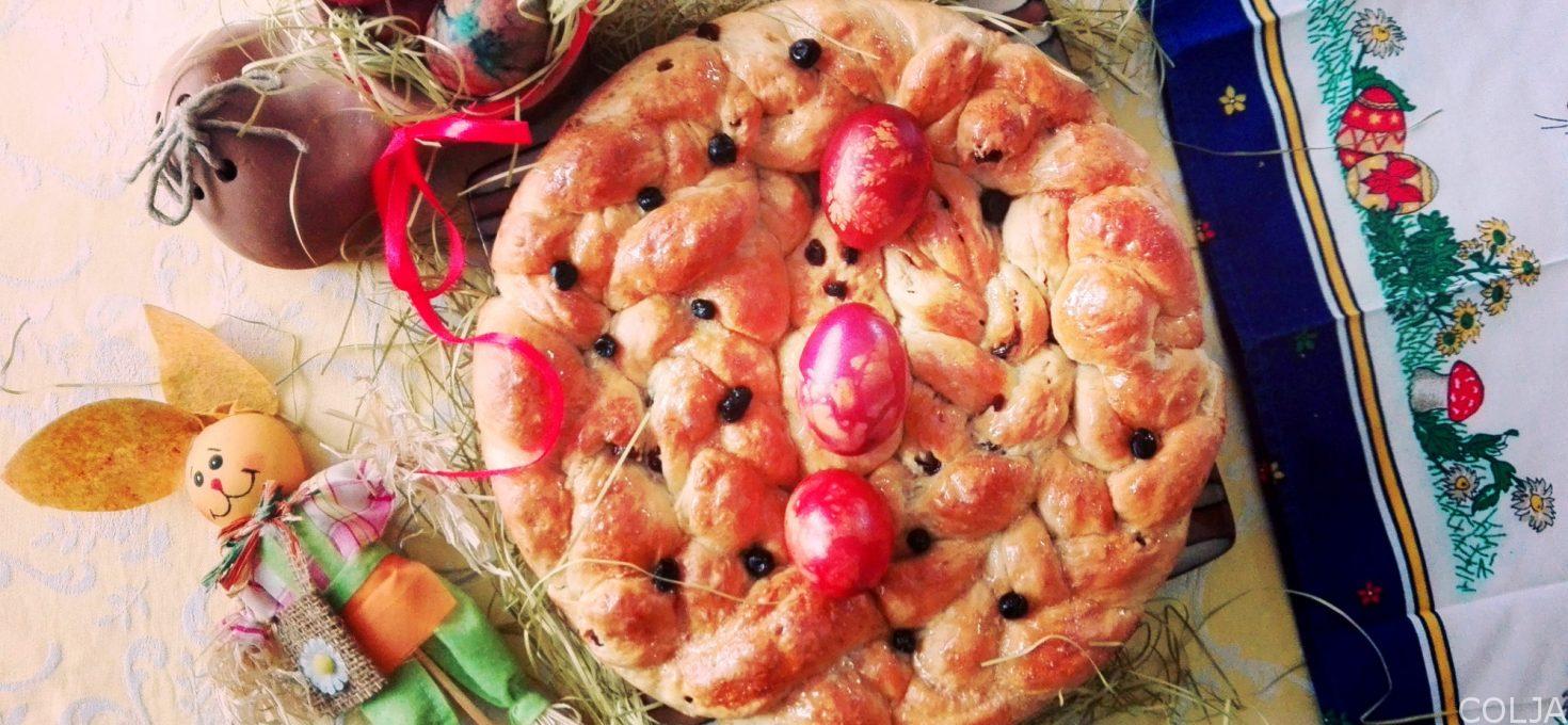 Uskršnja pogača sa suvim voćem