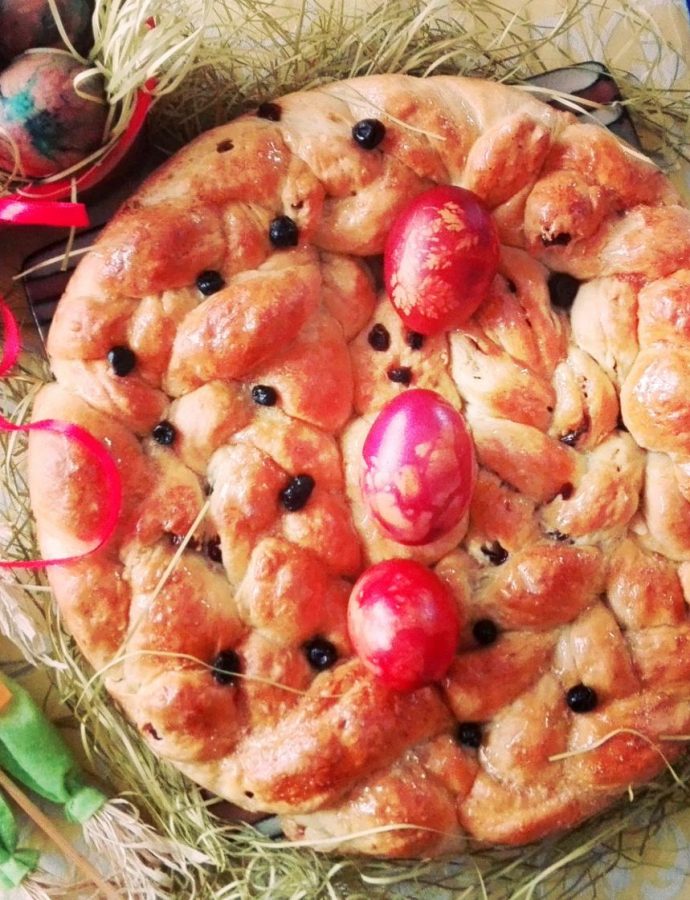 Uskršnja pogača sa suvim voćem