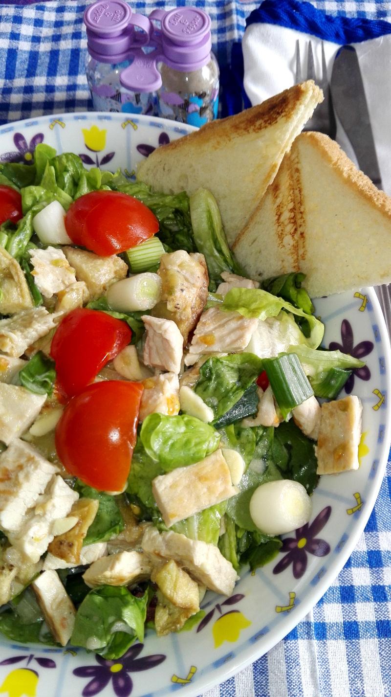 salata sa grilovanom ćuretinom