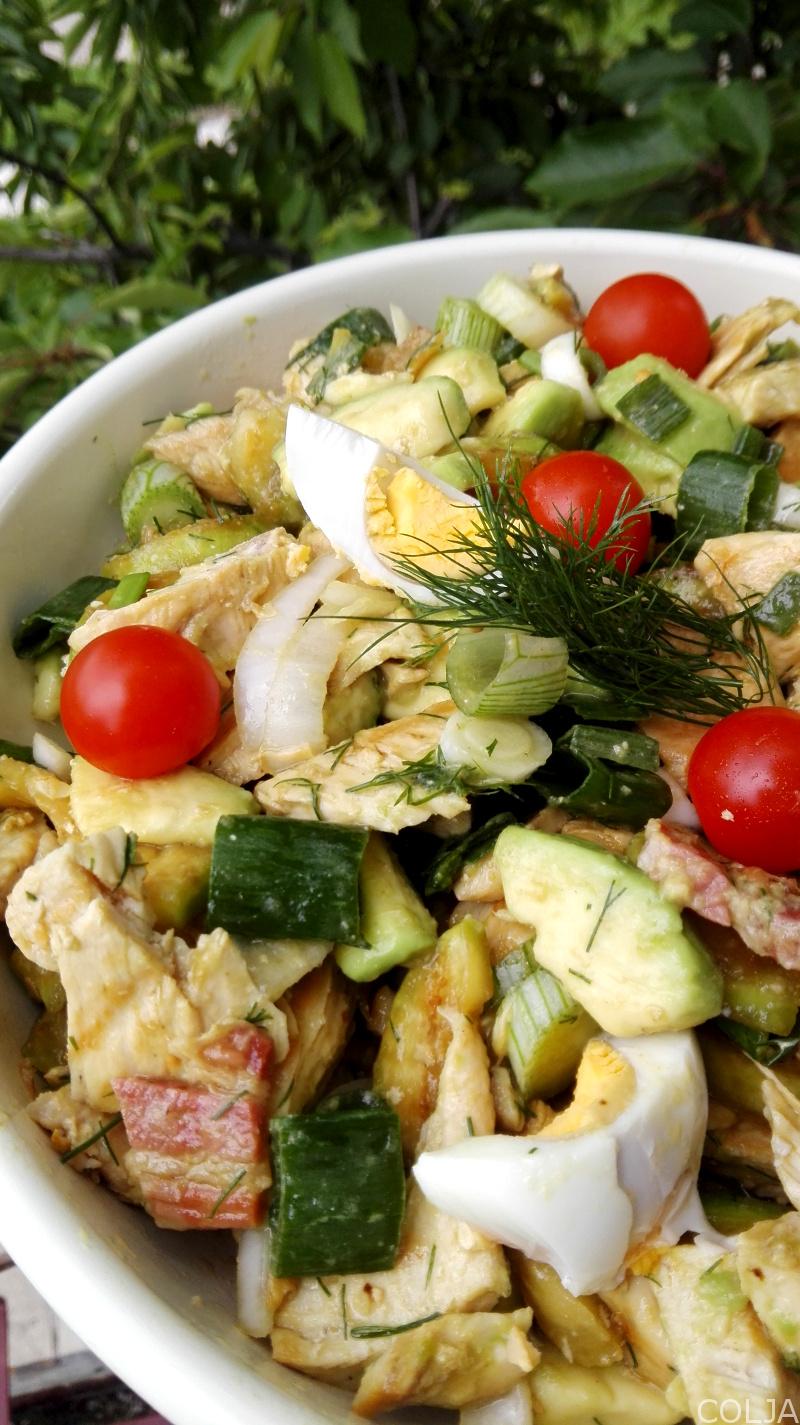 SALATA SA PILETINOM I AVOKADOM