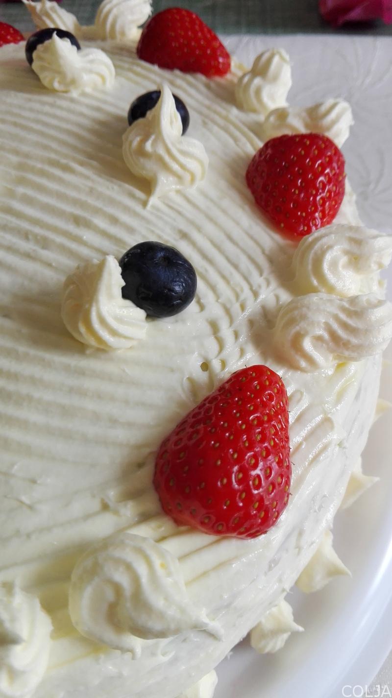 pola velike Bloody Berry torte