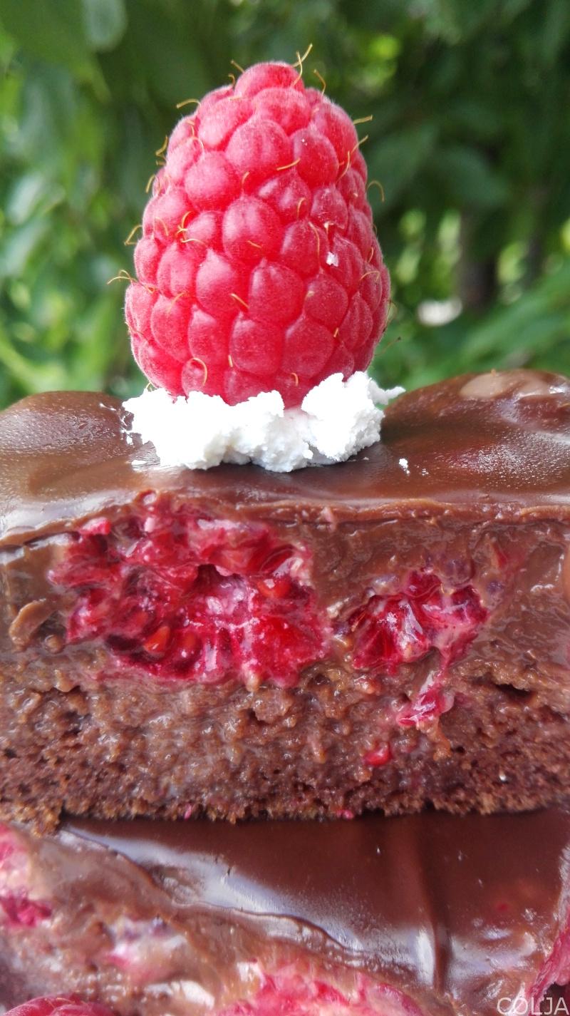 Kocke sa cokoladom i malinama