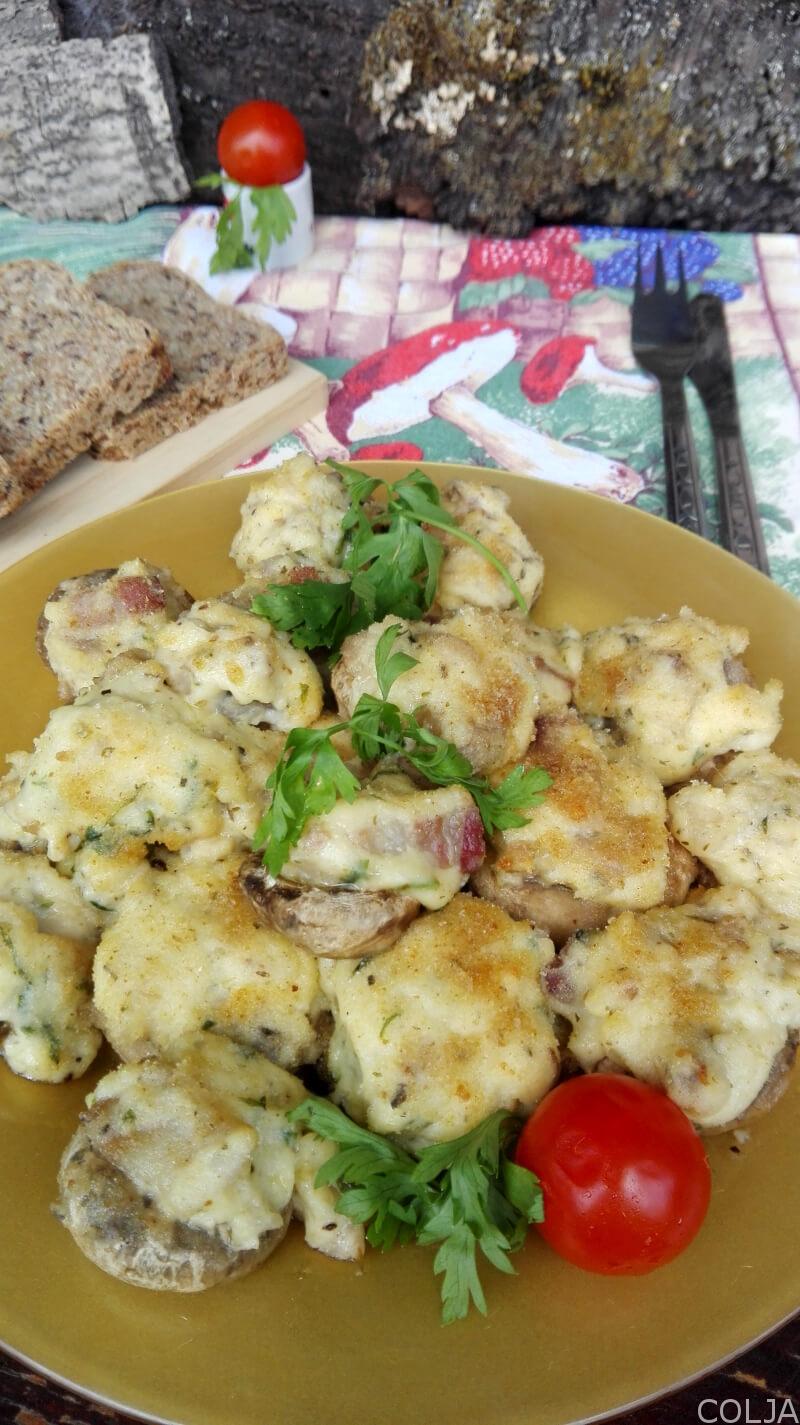 šampinjoni sa sosom