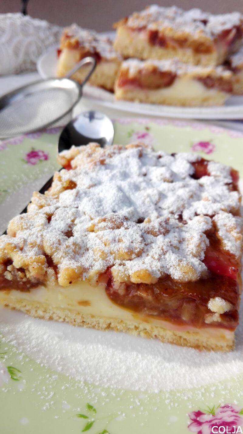 KREMASTI KOLAČ SA ŠLJIVAMA