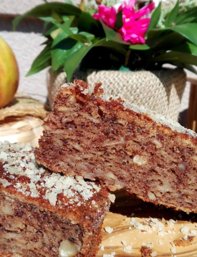 Kolač sa jabukama i rogačem