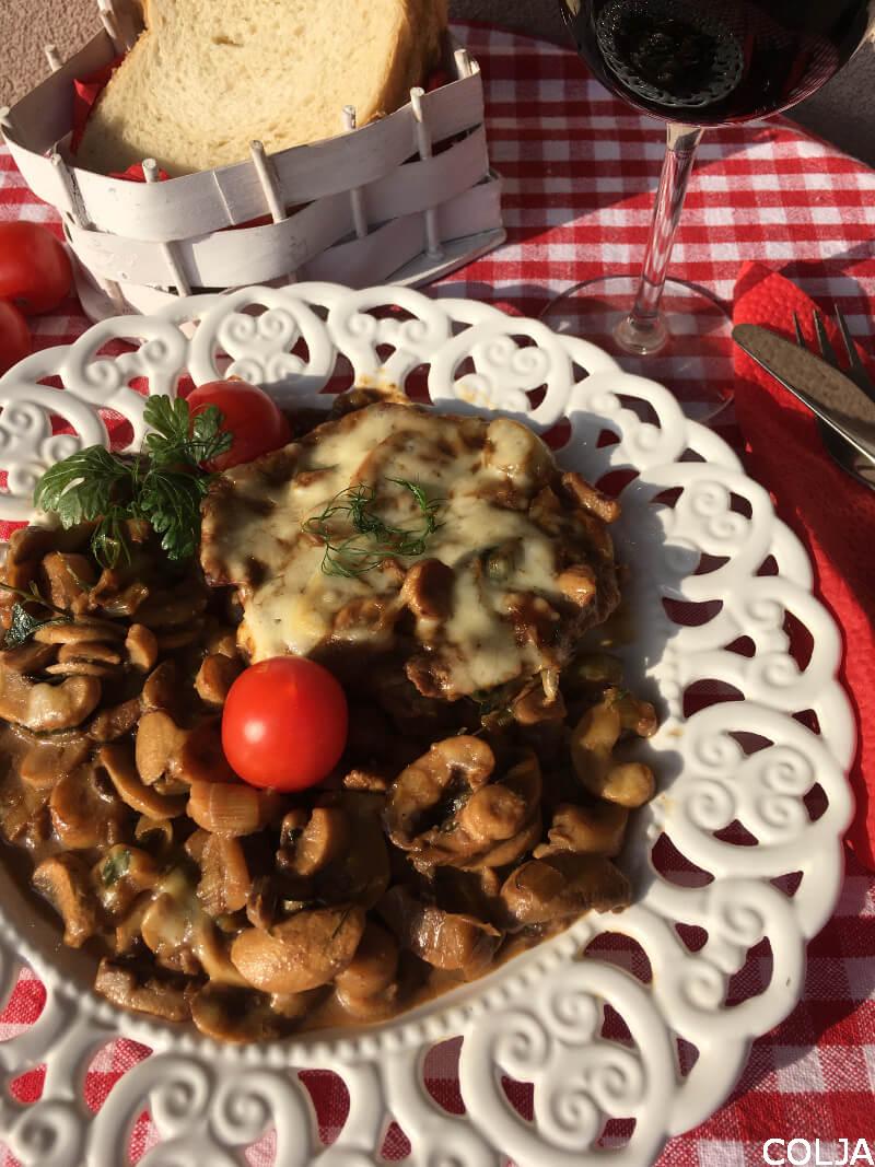 Šnicle sa šampinjonima i vinom