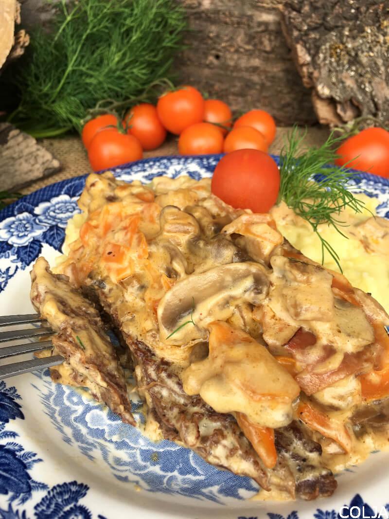 JUNETINA SA CRNIM VINOM