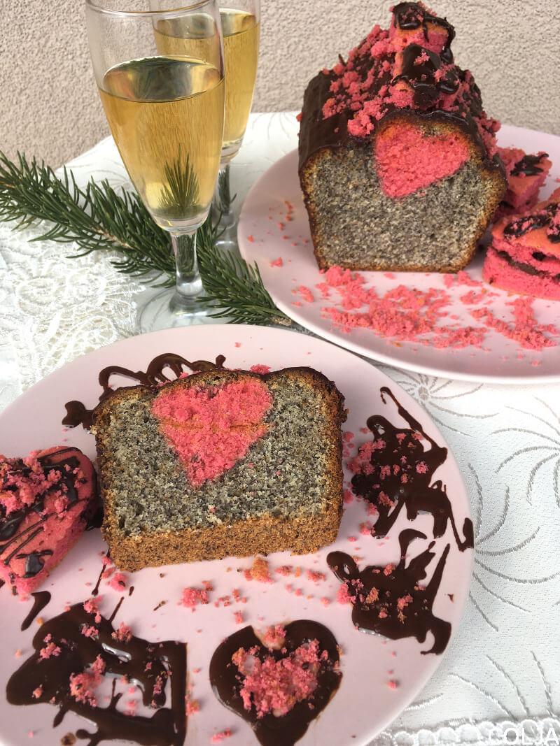 MAK KOLAČ SA SRCIMA