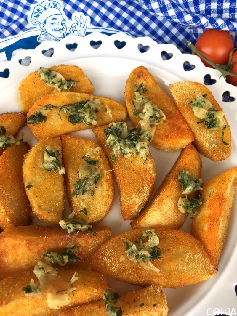 HRSKAV KROMPIR SA BELIM LUKOM.