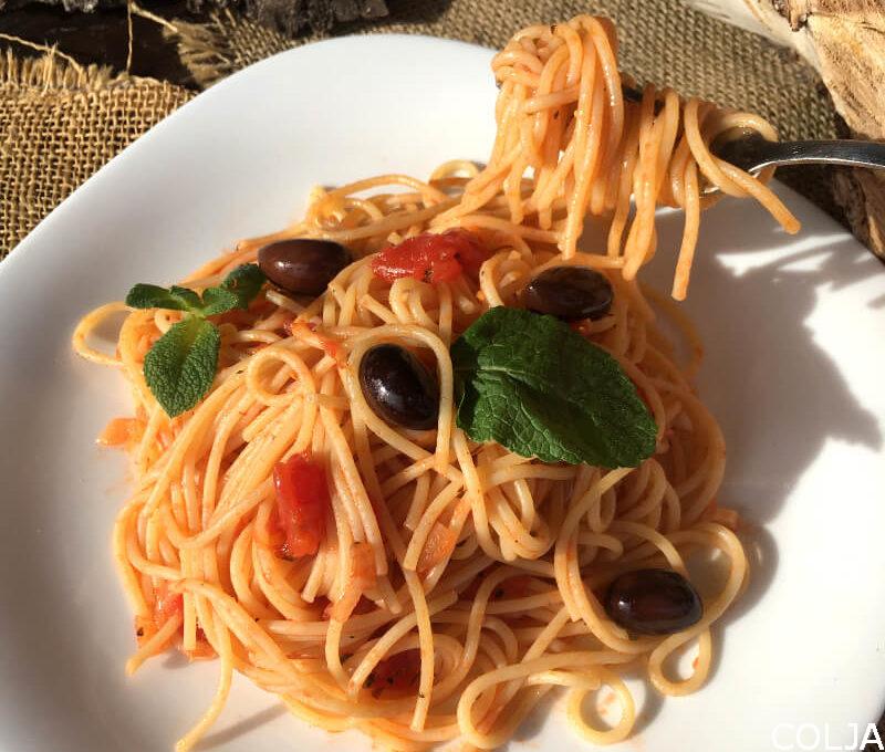 Špageti sa crnim maslinama