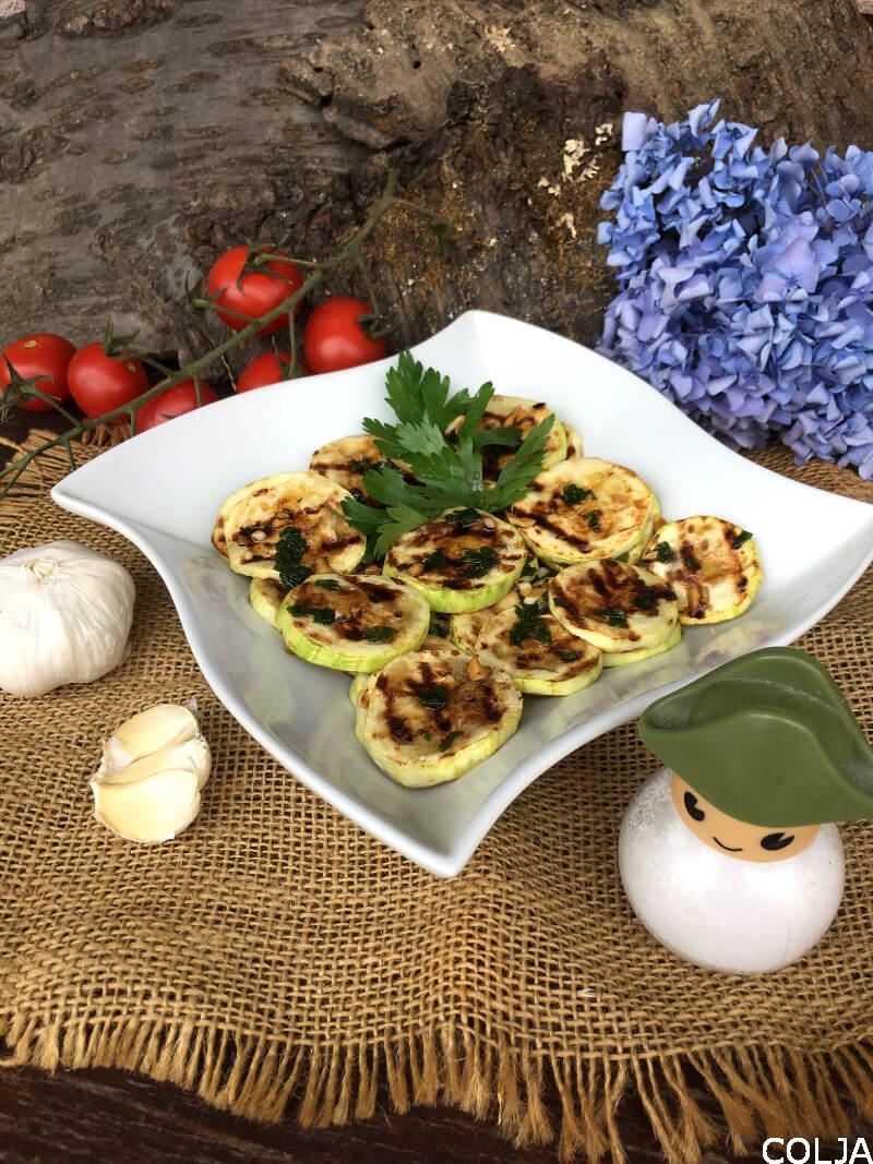 SALATA SA TIKVICAMA I SOJA SOSOM