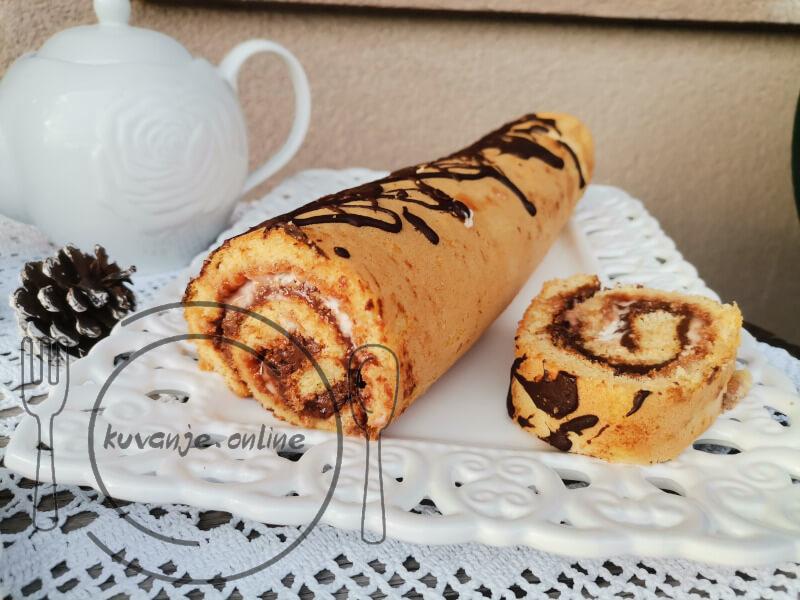 rolat sa džemom, kremom i pavlakom